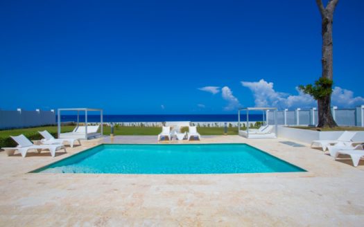 Spectacular frontline villa