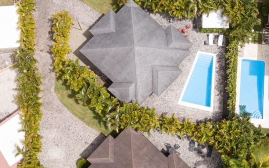 Proyecto de tres villas independientes en segunda línea de playa, ubicada en Sosua.