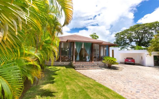 Proyecto de tres villas independientes en segunda línea de playa, ubicada en Sosua.