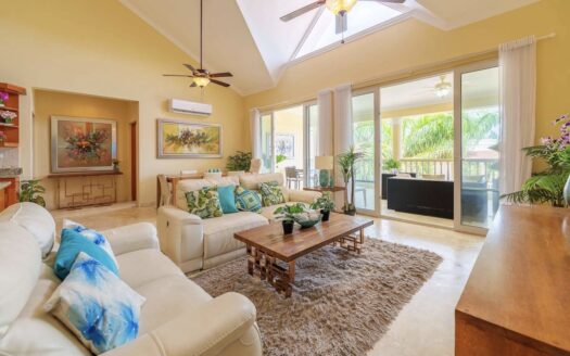 Modern Ocean Front apartment. Beach and Ocean Acces. Prime location.