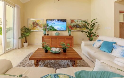 Modern Ocean Front apartment. Beach and Ocean Acces. Prime location.